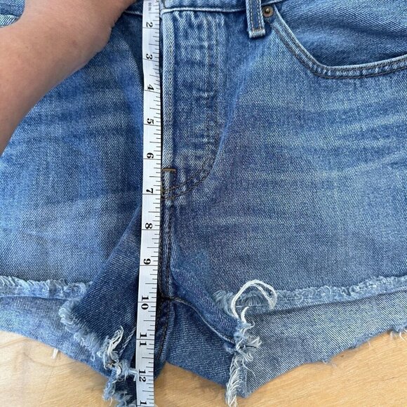 Levis 501 Cutofff Shorts Womens Blue Denim Medium Wash Button Fly Raw Hem Sz 27 - Picture 10 of 10